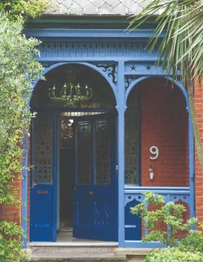 Inspiración exteriores color entrada puerta azul