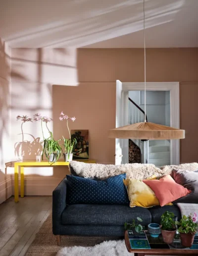 Inspiración salas de estar tono rosa naranja