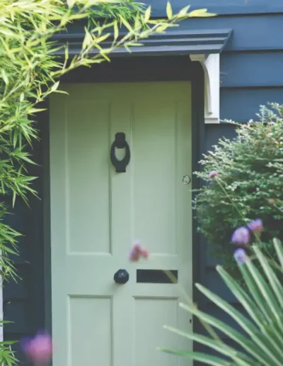 Inspiración exteriores color verde puerta